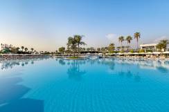 MIRACLE RESORT Pools & Beach